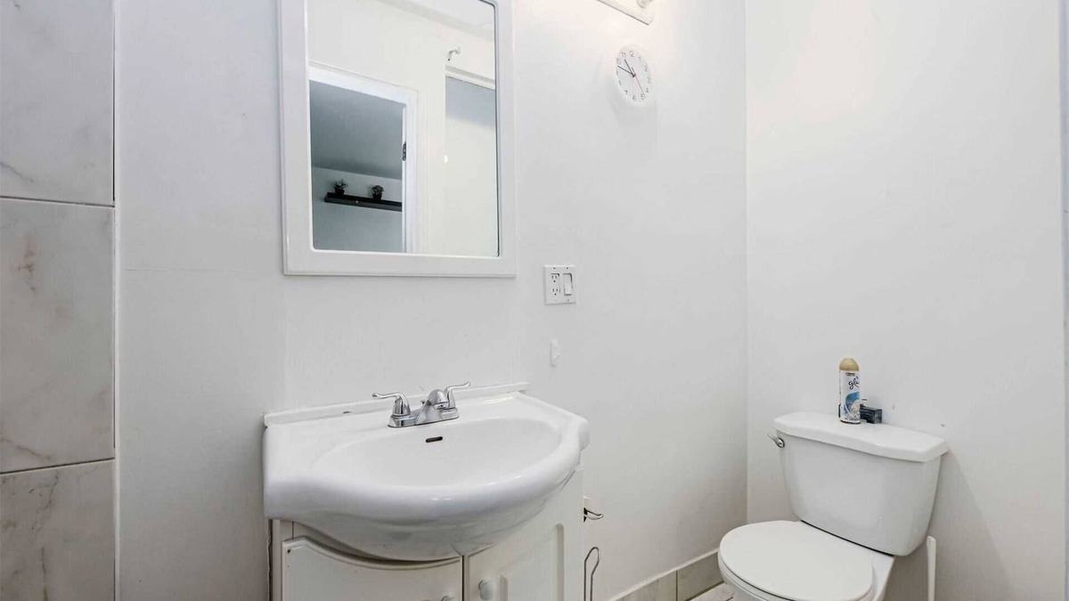 York University Heights House | Fully Furnished Bright and Luxurious Bedroom in North York - 2