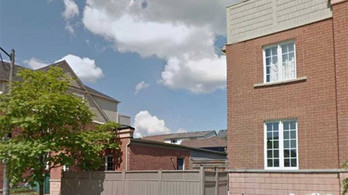 Village at York University House | Fully Furnished Bright and Luxurious Bedroom in North York-10