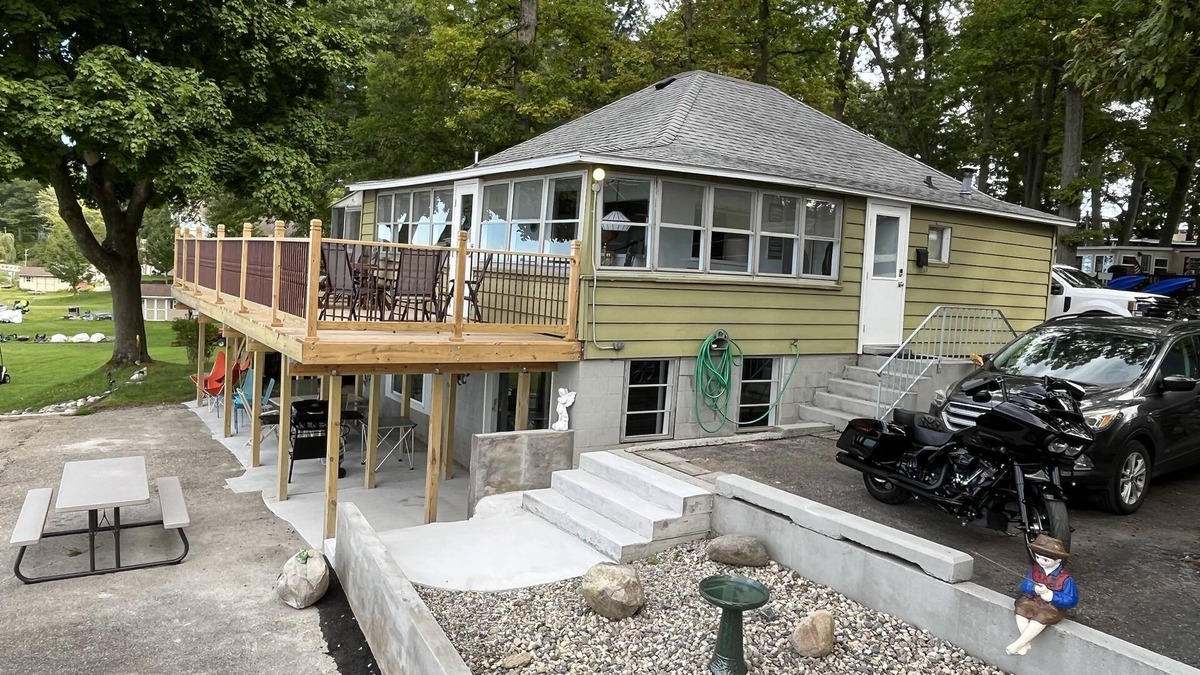 Greenville Cabin | Fully furnished cabin overlooking scenic Wabasis Lake
