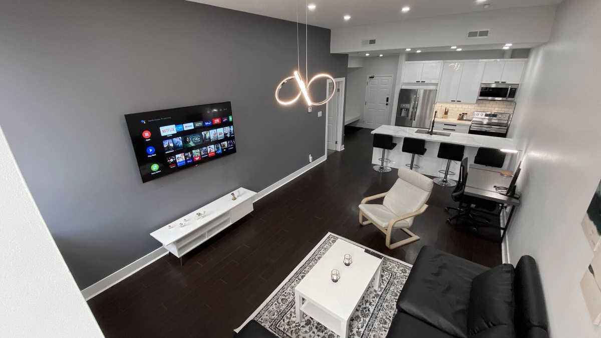 Downtown London Condo | Fully Furnished. Central Financial District. Completely Renovated.