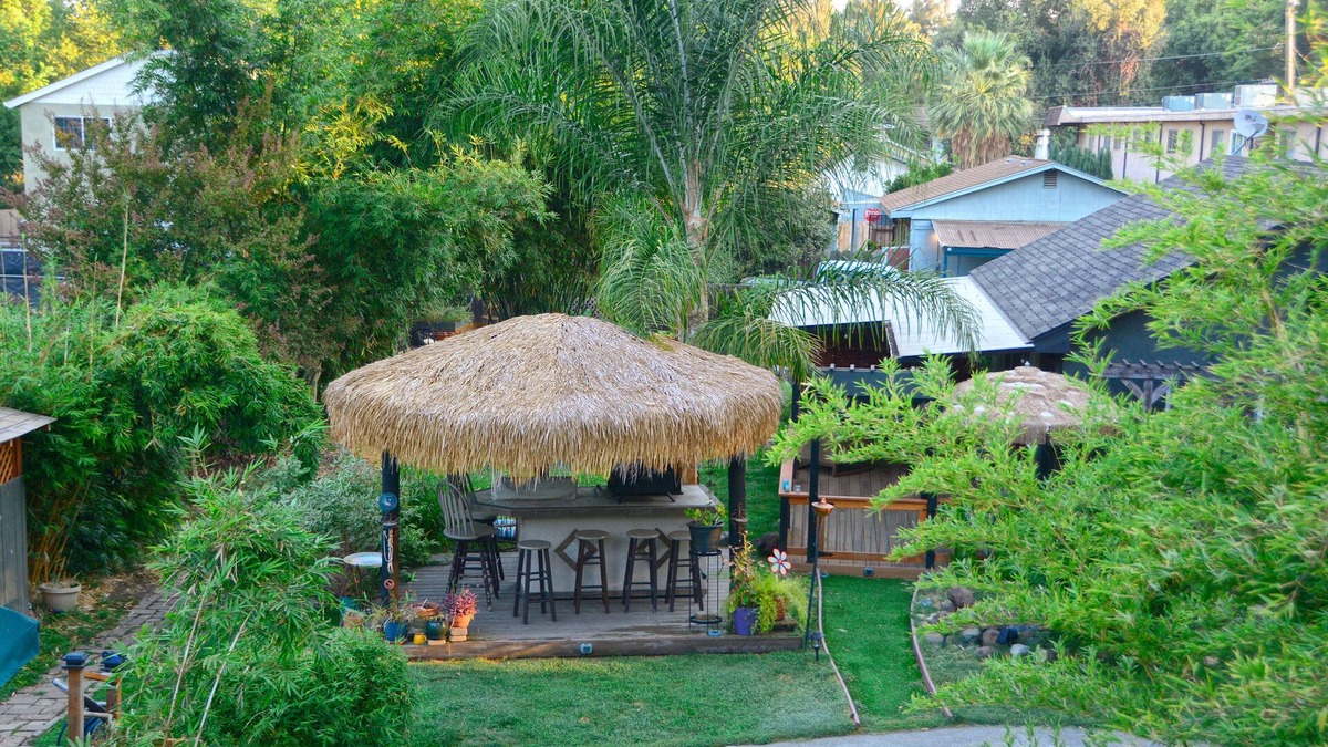 Chico Cottage | Fully Furnished Cottage With BBQ And Pool - pet considered