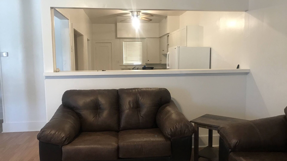 Sweetwater House | Fully furnished duplex in quiet neighborhood