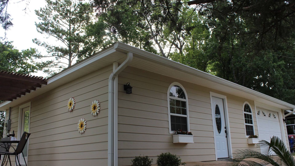 Crockett House | Fully furnished Executive suite for single or couples.
