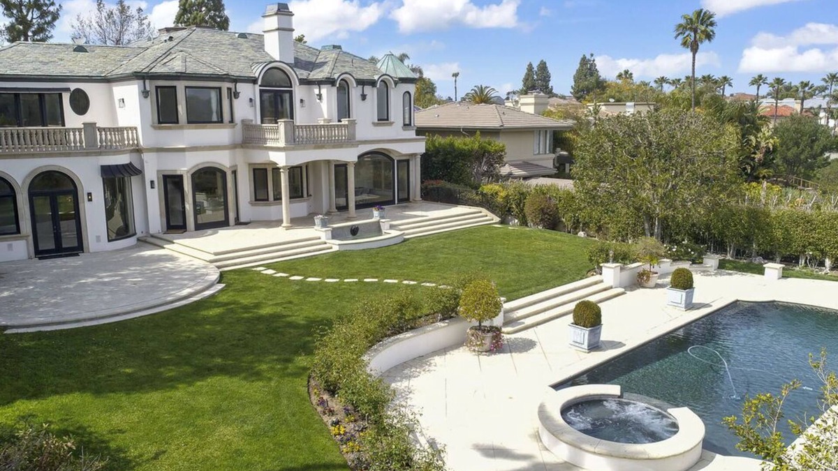 Sherman Oaks House | Fully Furnished Gated Beverly Hills Estate