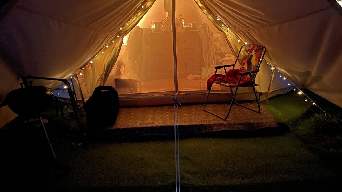 Truro Cabin | Fully Furnished Glamping (Badger) - private bathroom, excellent central location