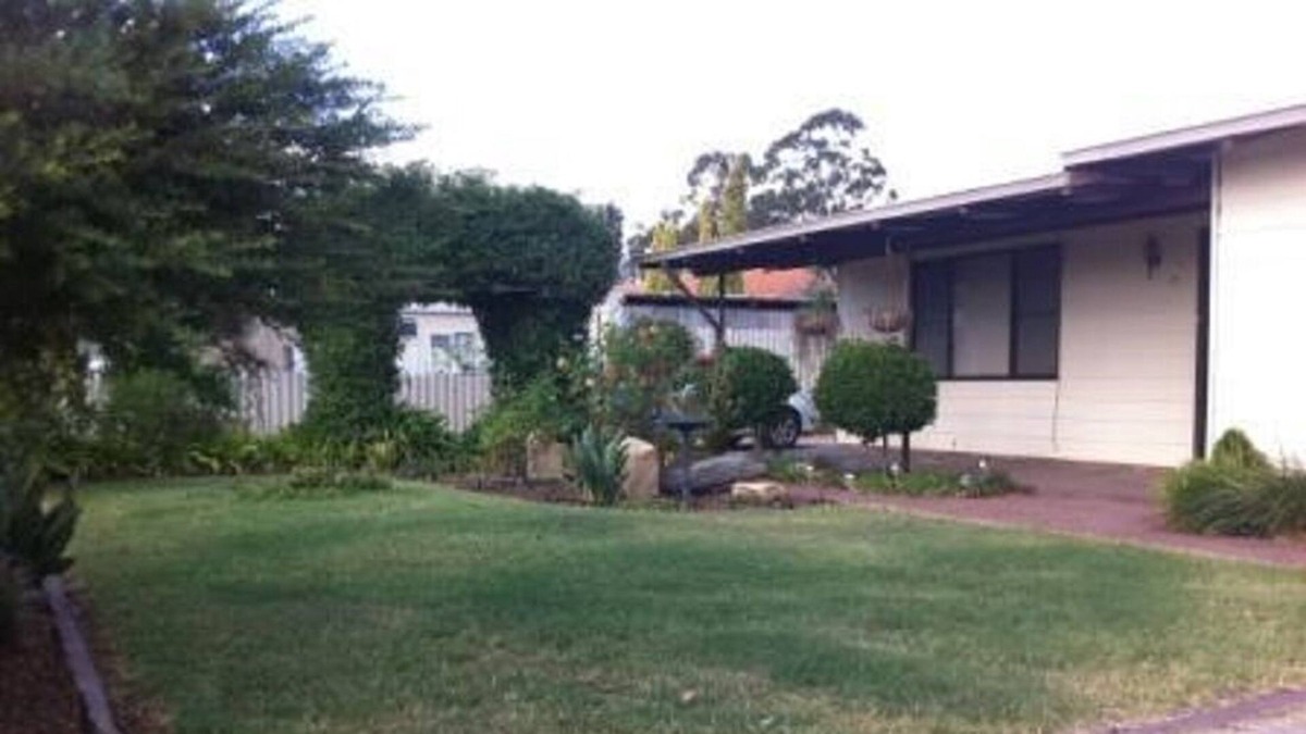 Katanning House | Fully Furnished home with 4 bedrooms and 1.5 Bathroom in Katanning