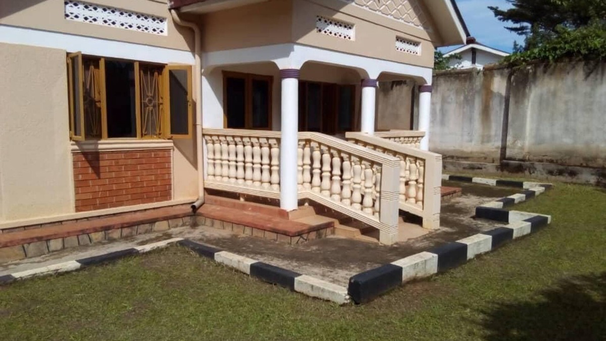 Kireka House | Fully furnished in secure perimeter wall