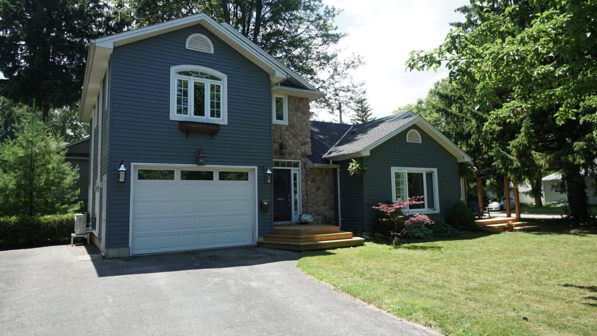 Brights Grove House | Fully Furnished Lakeside Getaway in Beautiful Bright's Grove!