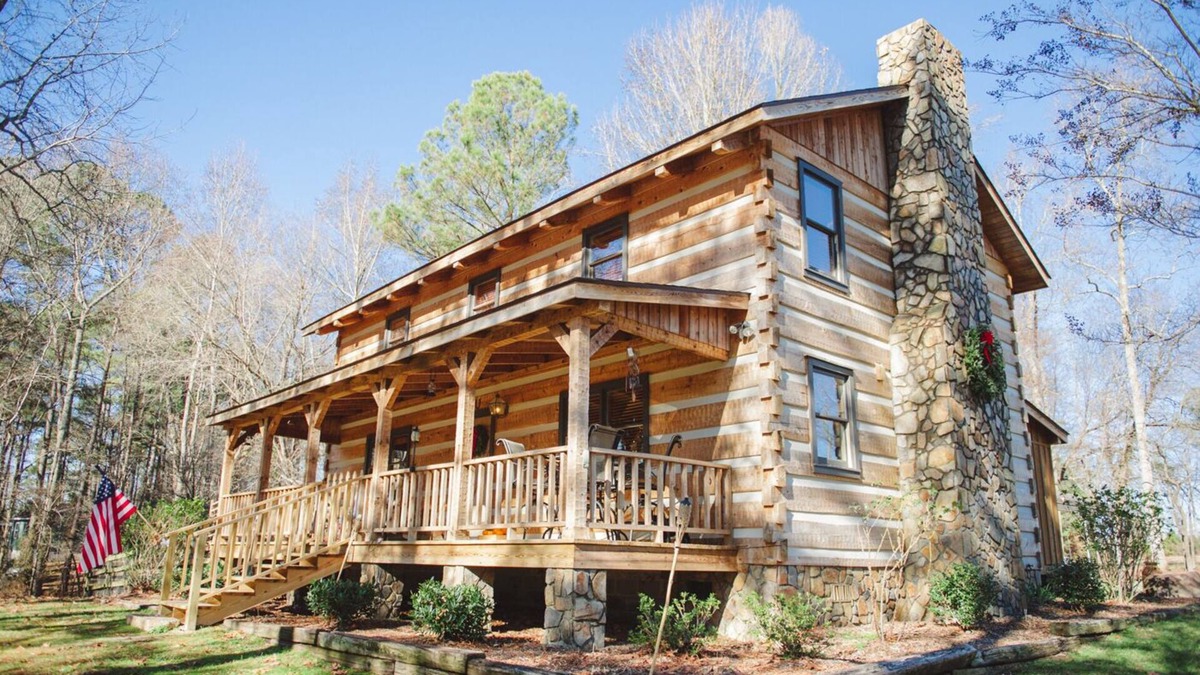 Apex Cabin | Fully furnished log cabin, family and pet friendly.