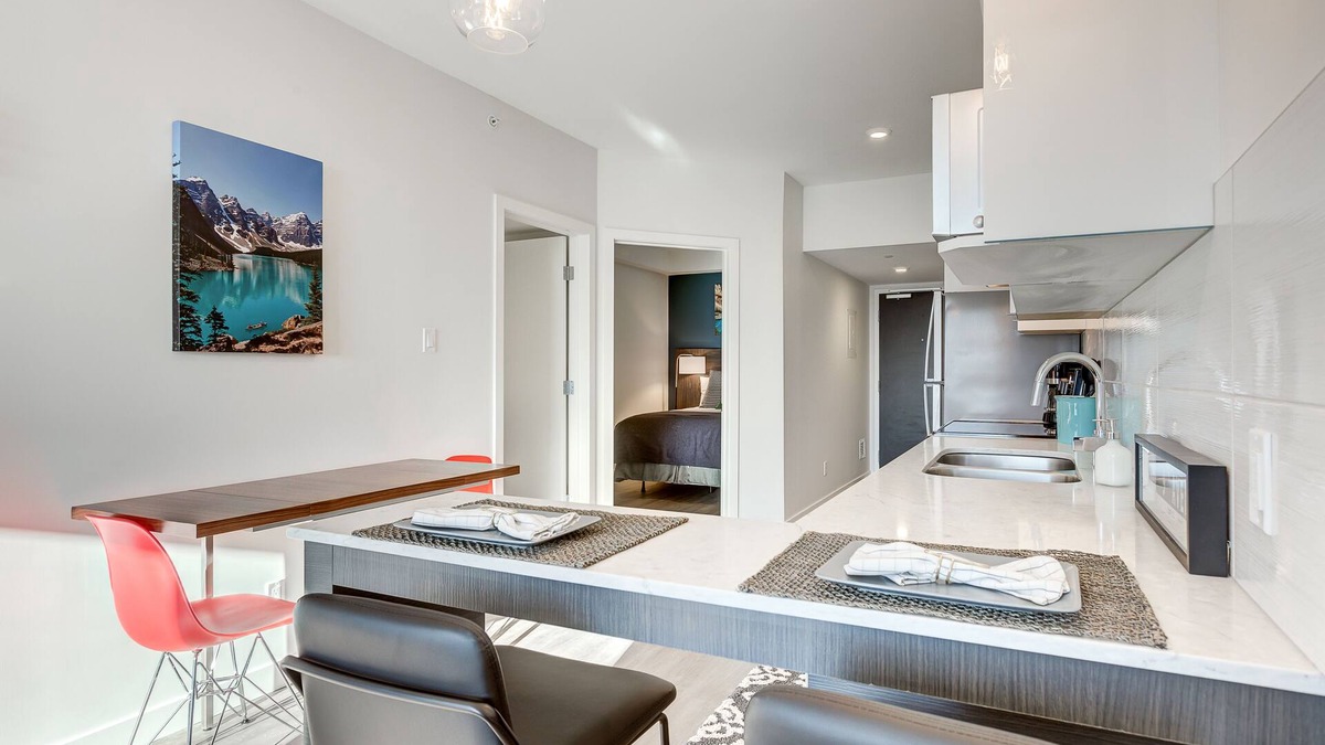 Crescent Heights Apartment | Fully Furnished Modern & Bright 2 Bedroom 2 Bathroom - views of downtown