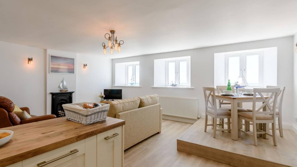 Eastbourne City Centre Apartment | Fully furnished Self Contained Apartment