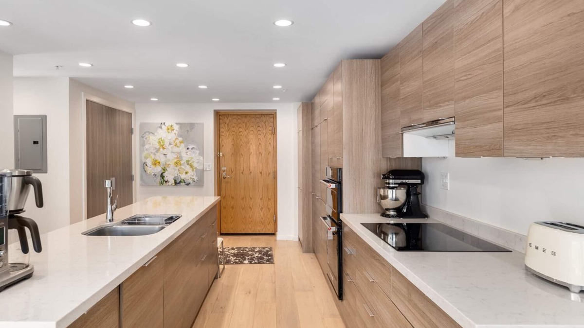Coal Harbour Condo | Fully furnished Spacious luxury suite with water & mountain views - Coal Harbour