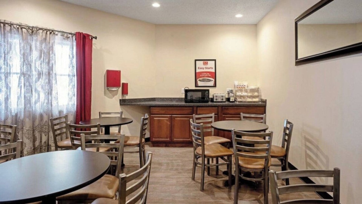 Clinton Apartment | Fully Furnished Studio Available in Clinton, IA