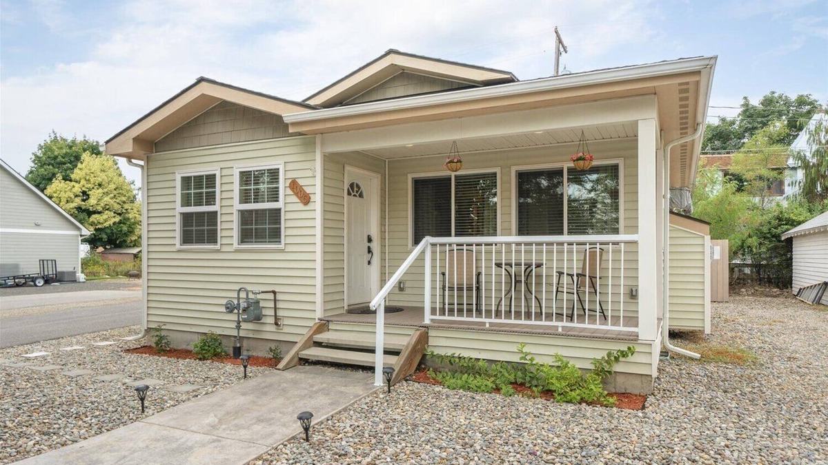 Spokane Valley House | Fully furnished house on quiet, private road in a great central valley location