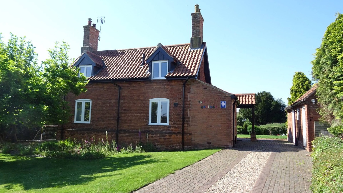 Dukeries Mill Cottage | Fully modernised self catering cottage in Sherwood Forest, Nottinghamshire.
