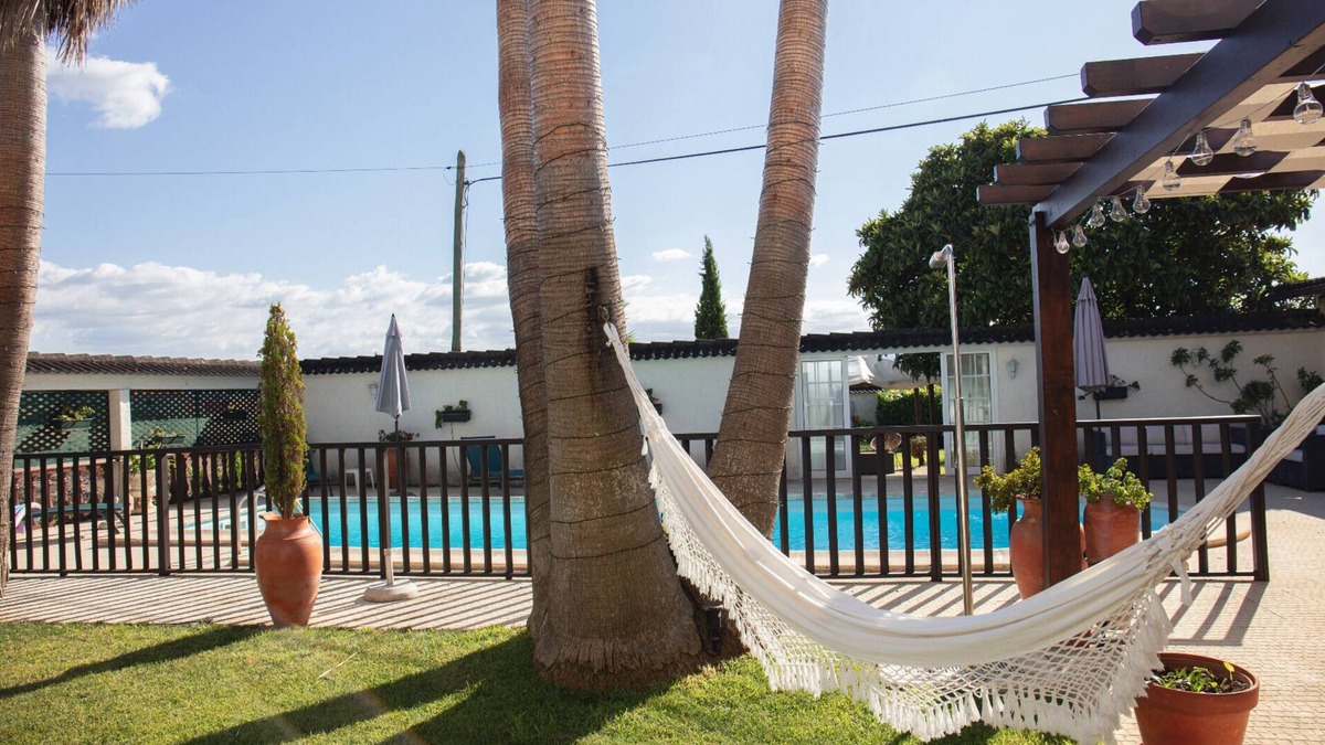 Sao Martinho da Cortica Cottage | Fully equipped house with swimming pool, garden and barbecue area.