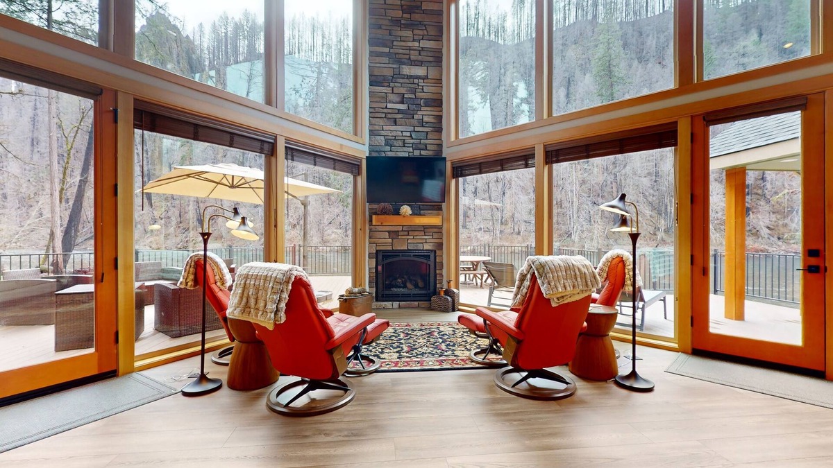 Vida House | Fully rebuilt riverfront home with deck, fireplace, & W/D - dog-friendly