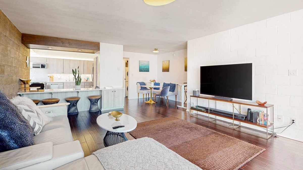 Village of La Jolla Condo | Fully remodeled condo in the village with ocean view balcony - 1 block to ocean