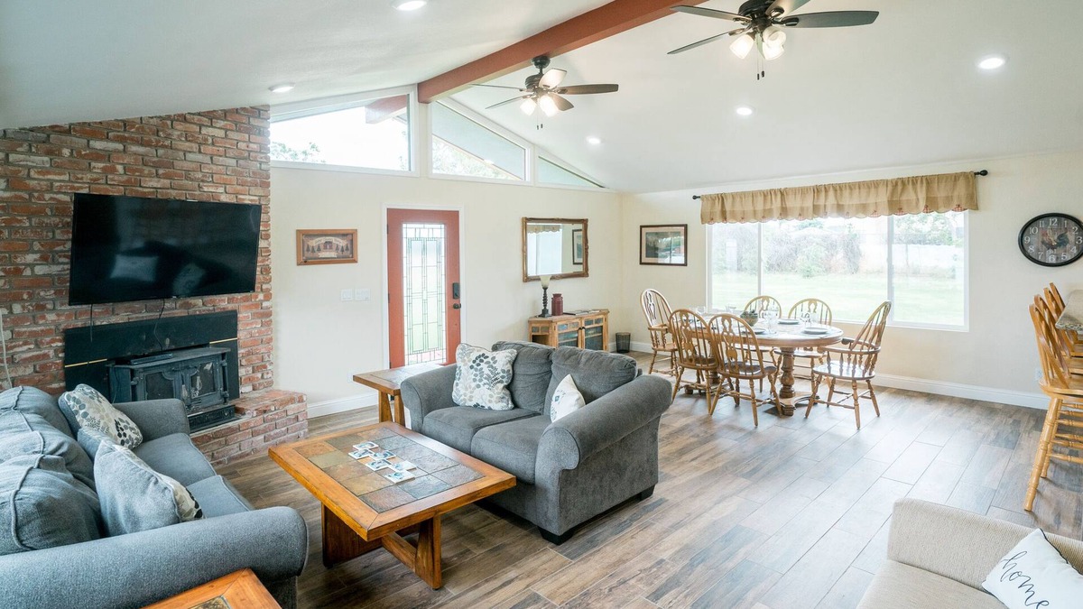 Raisin House | Fully Remodeled Country House with Large Yard, Near National Parks