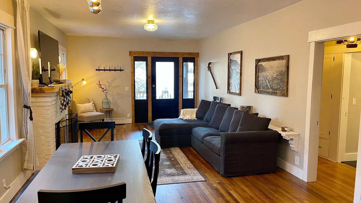 Wallace House | Fully remodeled historical home -Downtown Wallace