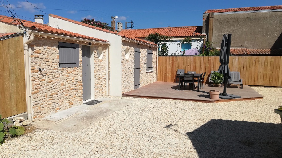 La Cotiniere House | Fully renovated 100m2 fisherman's cottage 200m from the port of La Cotinière