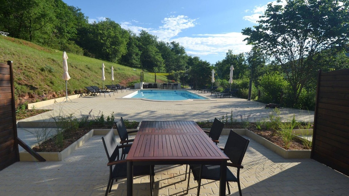 Souillac House | Fully renovated 4P gîte with view on the pool