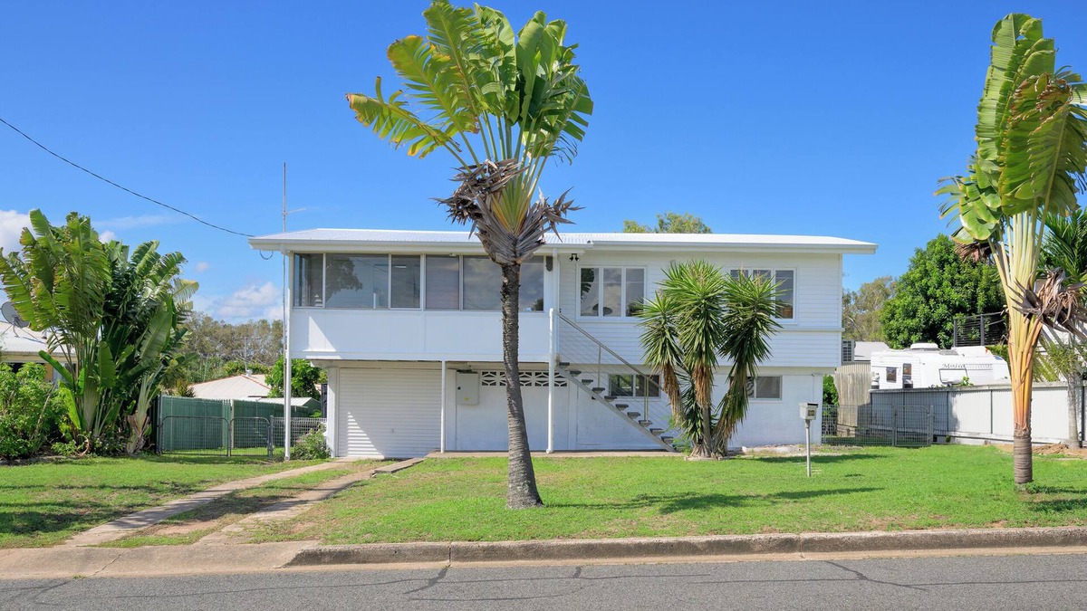 West Gladstone House | Fully renovated home, close to parks, river & beach