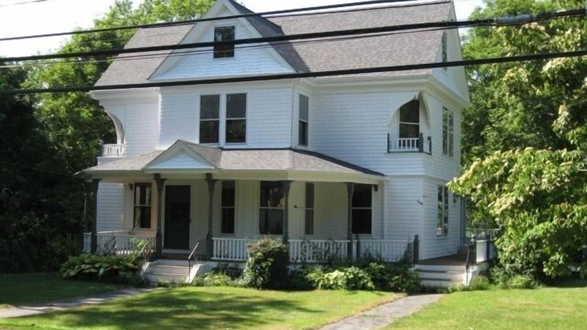 East Dennis House | Fully Renovated Authentic Victorian in East Dennis
