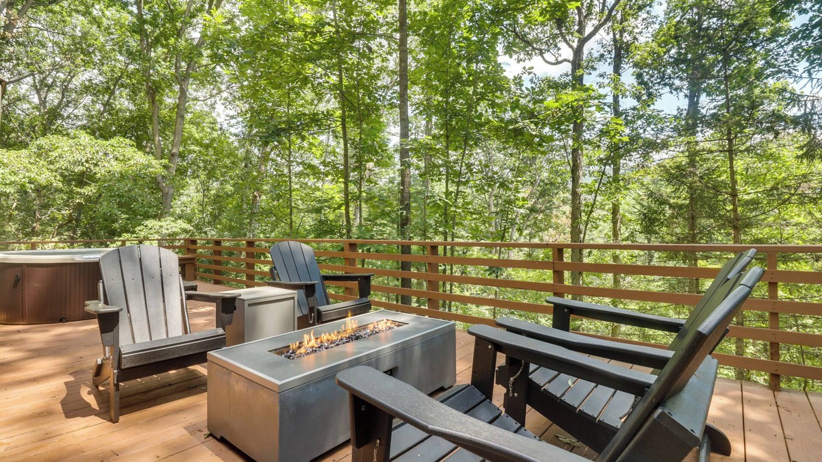 Broadway Cabin | Fully Renovated Broadway Cabin w/Private Hot Tub!
