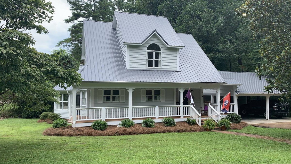 Saint Andrews House | Fully renovated campus home.