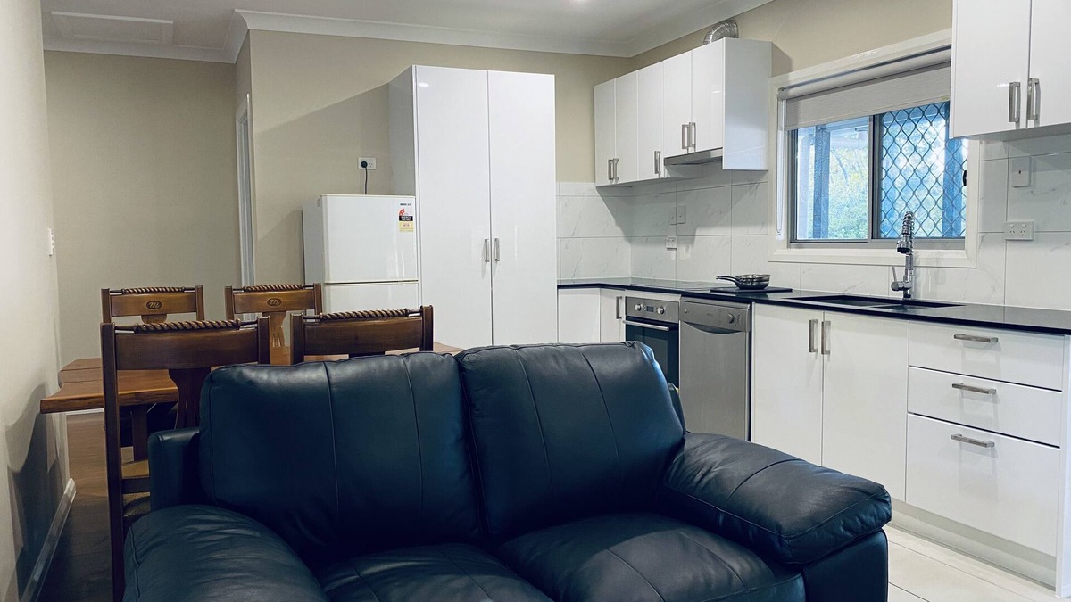 Woodridge House | Fully renovated, clean and tidy private house in Logan