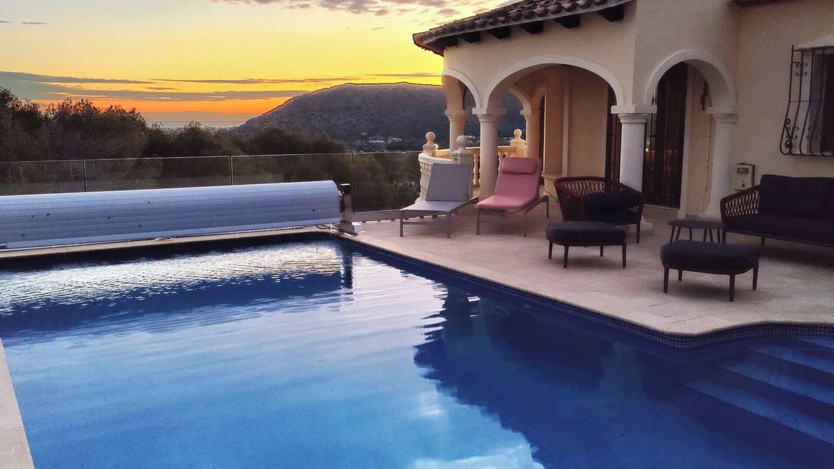 Pedreguer Villa | Fully renovated luxury villa for 8 with panoramic views