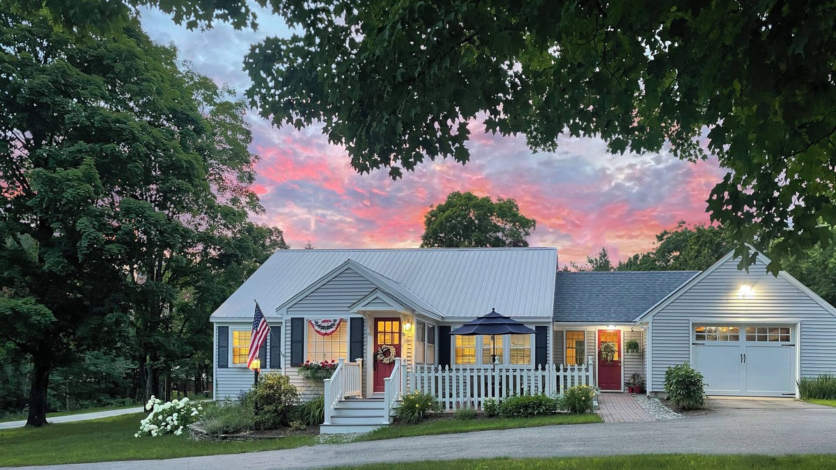 Tamworth House | FULLY RENOVATED PERFECT FOR FAMILIES HANDICAP ACCESSIBLE 1ST FLOOR