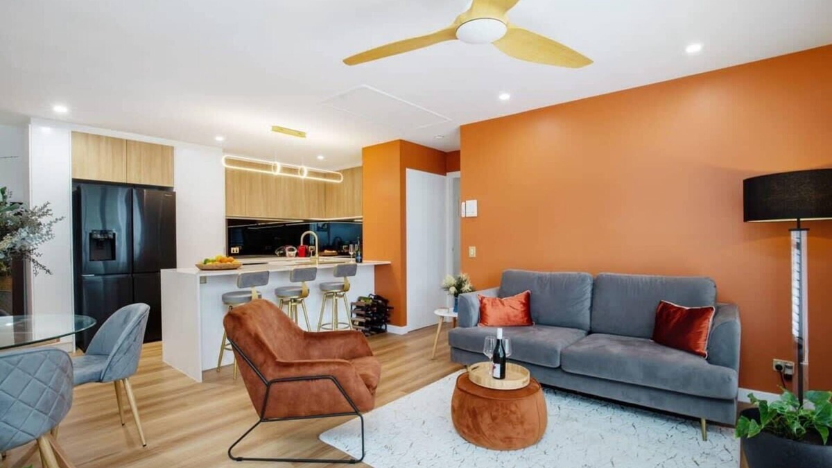 Burleigh Heads Apartment | Fully renovated Top floor Burleigh Koala Park Apt