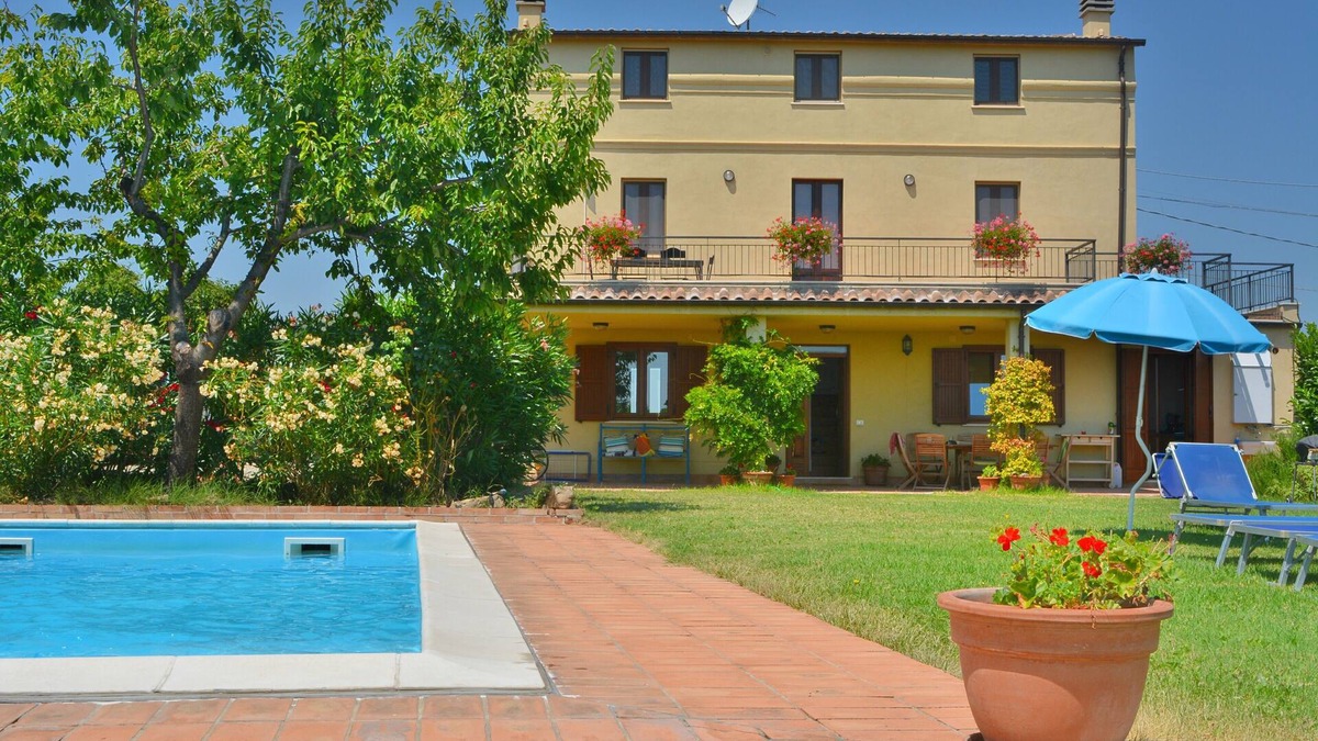 Castel Frentano Villa | Fully restored country villa with pool set in private gardens