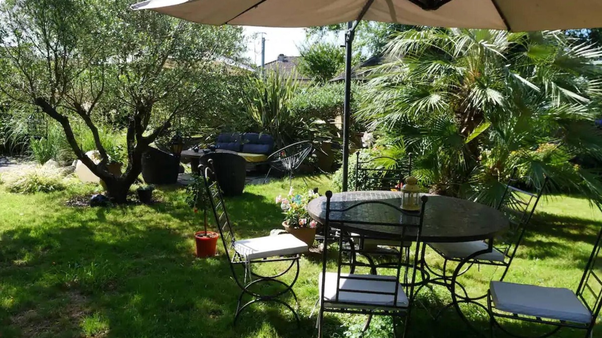 Pau Nord Apartment | Fully self-contained apartment with large garden