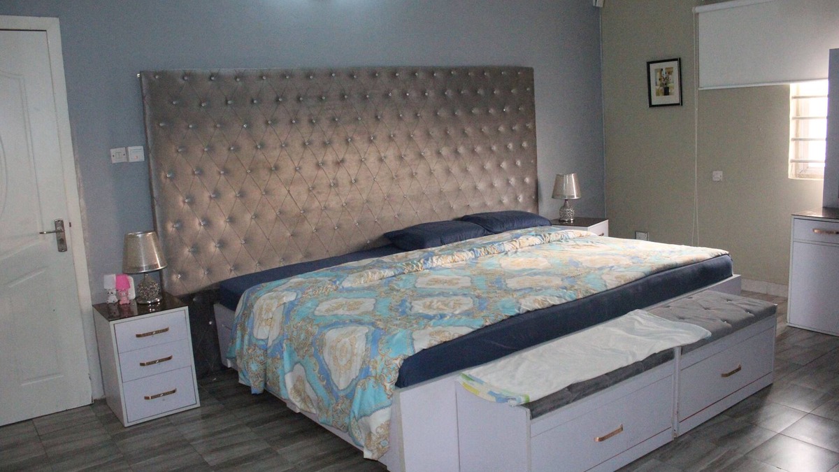 Ofin Apartment | Fully serviced luxurious 4 bedroom penthouse in Lekki with generous living space
