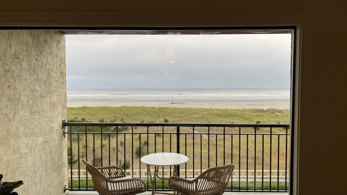 Seaside Condo | Fully updated 1 bedroom Oceanfront luxury Condo that sleeps 6