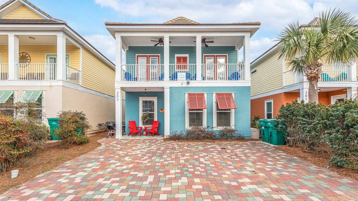 Villages of Crystal Beach House | FullyLoaded4BR~Kid Friendly~Walk2Beach&Pool~Seasonal Shuttle~Sleeps 12
