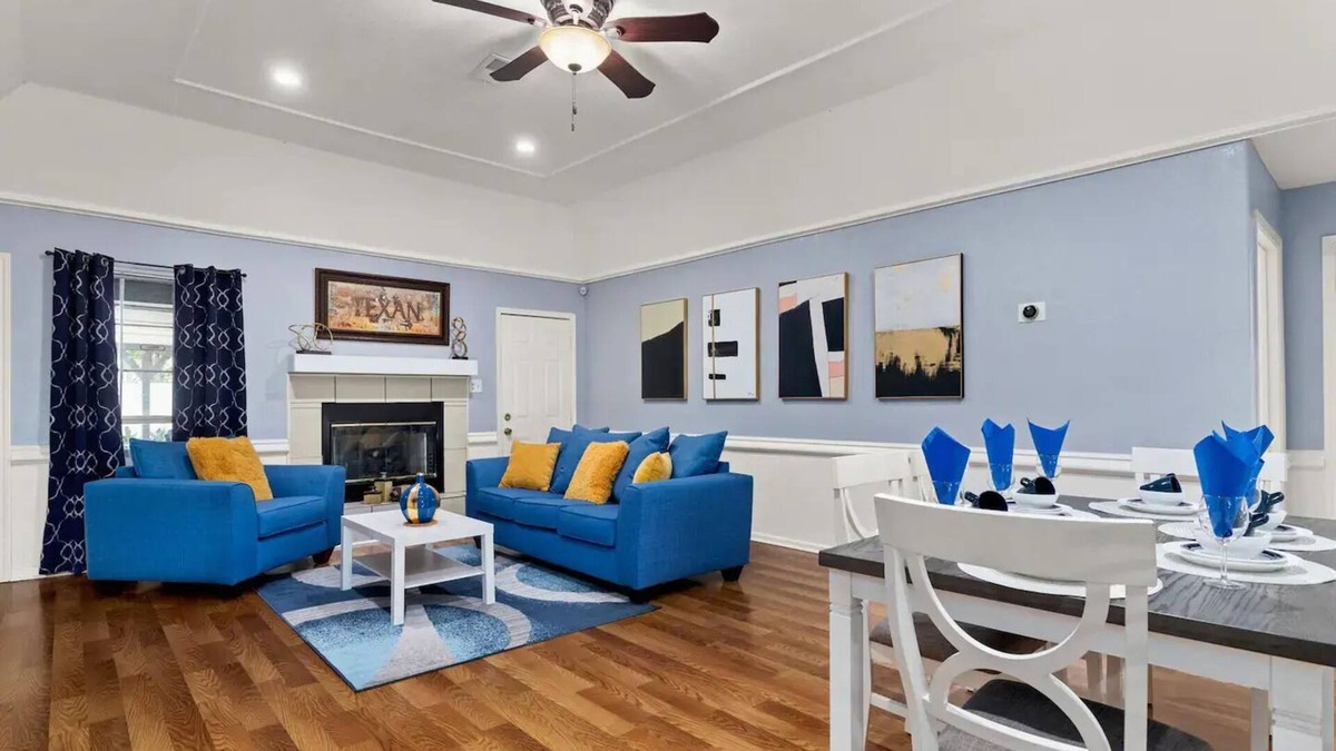 Heritage House | Fun 4-bedroom house with WiFi & AC in San Antonio by Seaworld/AFB