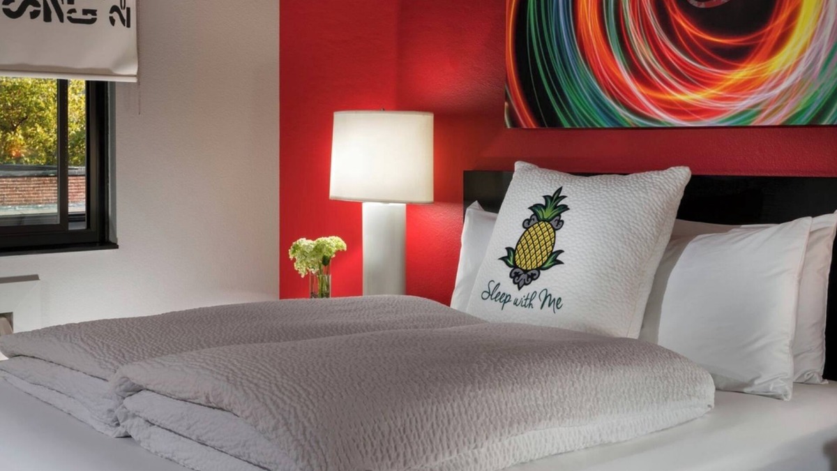 Belltown Hotel | Fun and Funky Room w/Tub Near Seattle Waterfront & Space Needle, Pets Welcome!