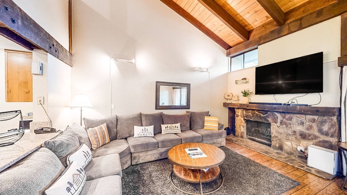 South Lake Tahoe House | Fun at your fingertips with private beach access & lakefront pool - near skiing
