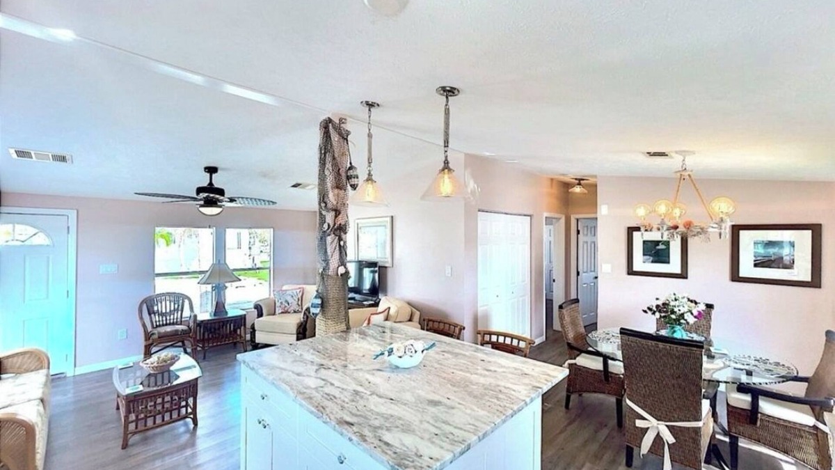 Biggar House | Fun Beach House-Less than 5 miles to the beach!