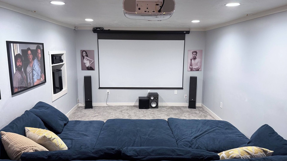 Lehi House | Fun, Cosy, Theater Basement!