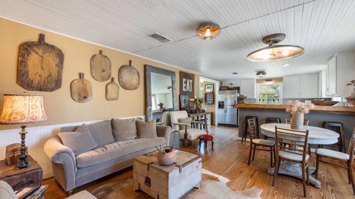 Warrenton House | Fun, eclectic Round Top home w/POOL! 5 min to town