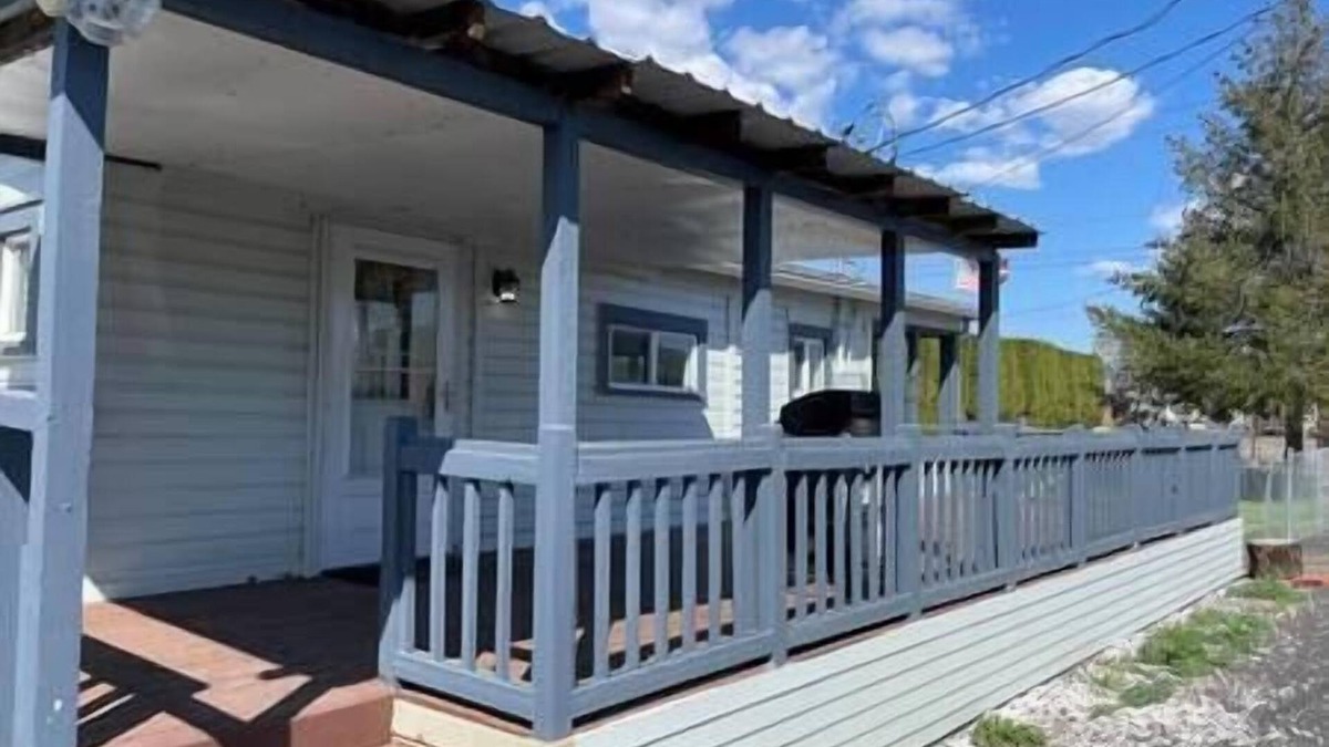 Buena House | Fun Farmhouse with lots of space and no neighbors