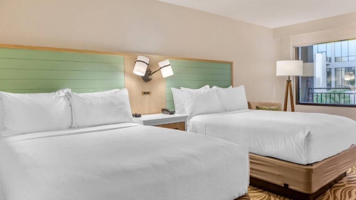 Lake Buena Vista Hotel | Fun-Filled Disney Vacation Haven! 2 Outdoor Pools, Shuttle to Disney Parks!