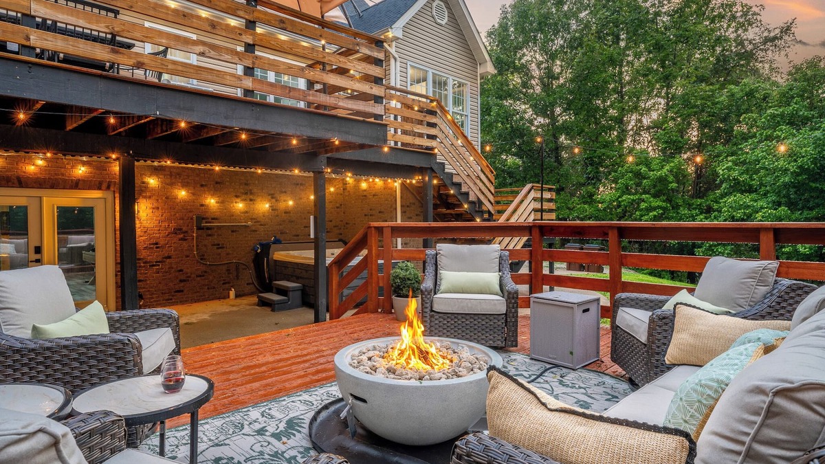 Perry Park House | *Fun for All *LUX Hot Tub *Fire Pit *Games Galore