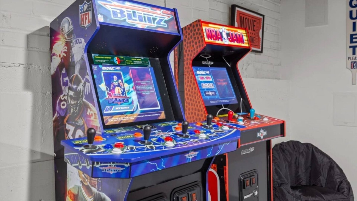 Gravois Park House | Fun Game Room & Theater, Walk to Dining & Music