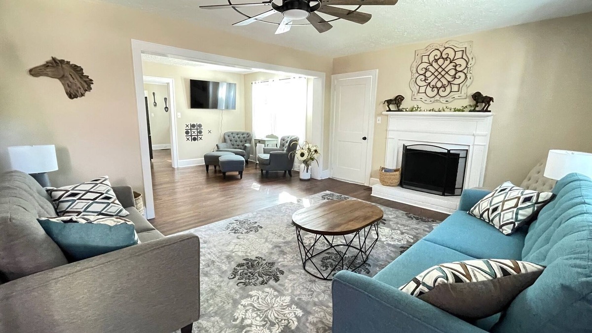 Aiken House | Fun House/King Bed - Close to Town/Full of Entertainment!